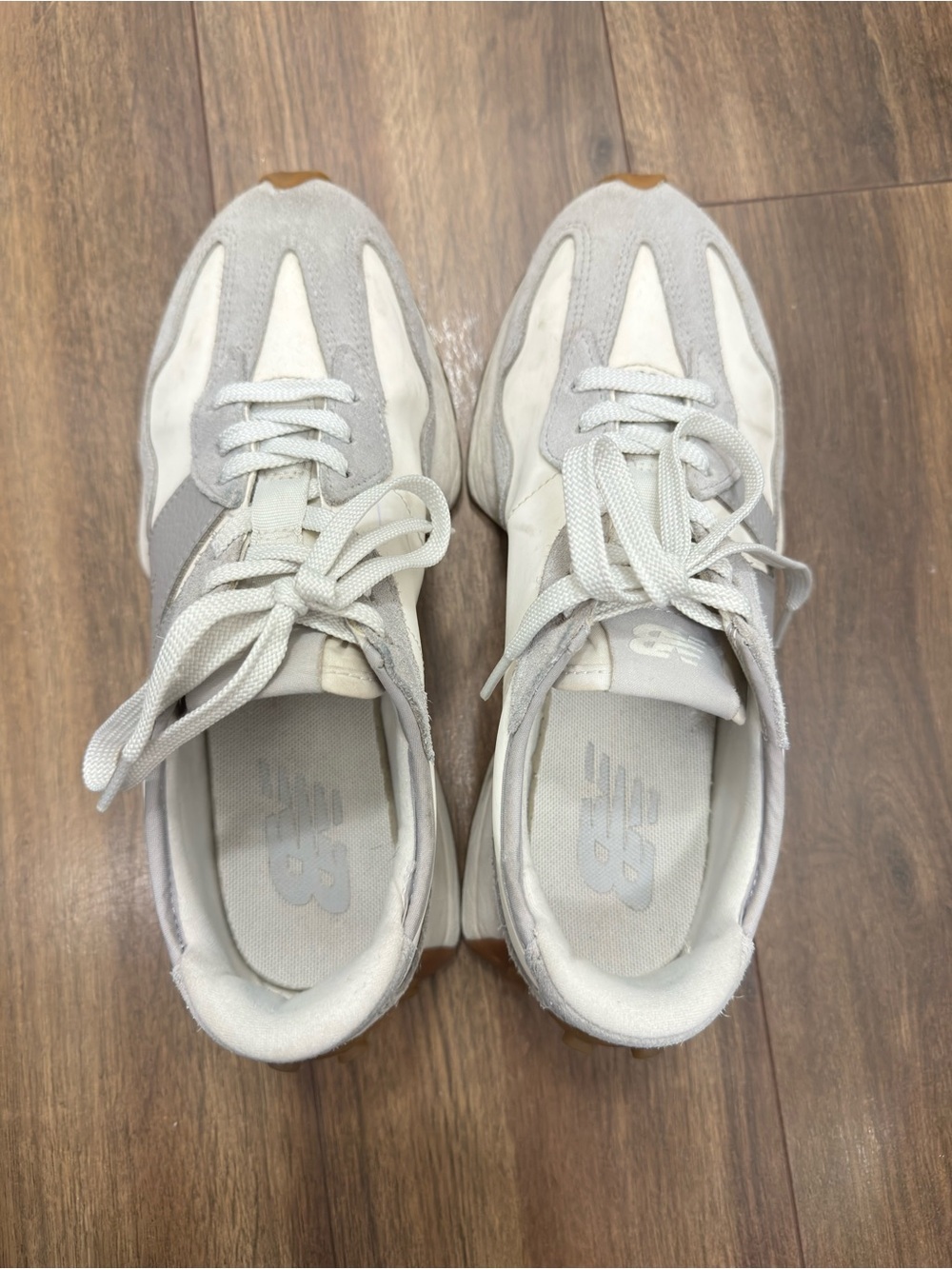 New Balance 327 White & Light Gray Suede-Trim Runner Sneakers women’s 8.5